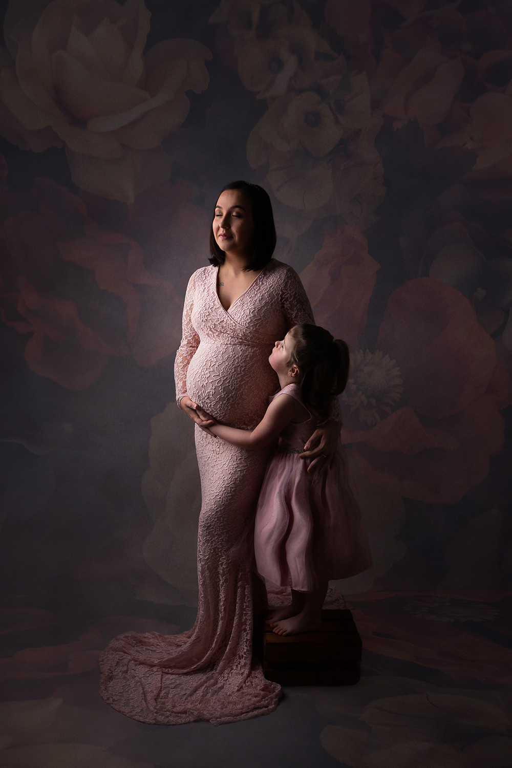 maternity photo session in Glasgow studio with daughter